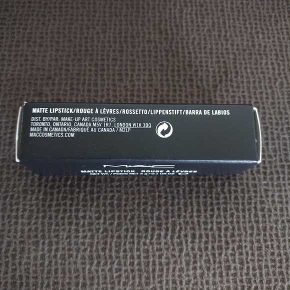 ✨️HP✨️ Beauty💋 Bundle - MAC and Estee Lauder - Picture 9 of 14